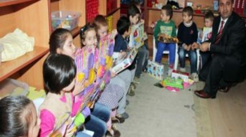 Kutlu Doğum Haftasında &Ouml;ğrencilere Oyuncak, Velilere G&uuml;l Dağıtıldı