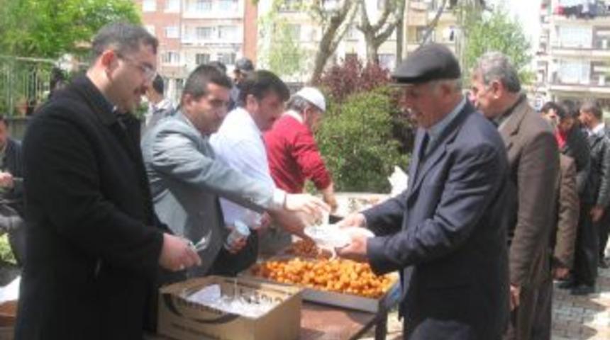 Turhal&rsquo;da Yaklaşık 2 Bin Kişiye Kutlu Doğum Pilavı Dağıtıldı