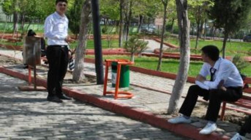 Okullara &Ccedil;&ouml;p Konteynırı