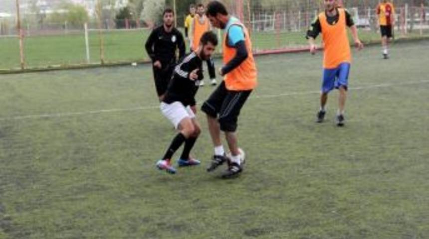 C&uuml;&rsquo;de Fak&uuml;lteler Arası Voleybol Ve Futbol Karşılaşması Devam Ediyor