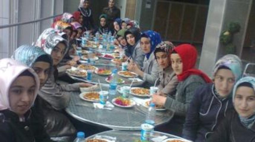 İlk Defa Sinemaya Gittiler