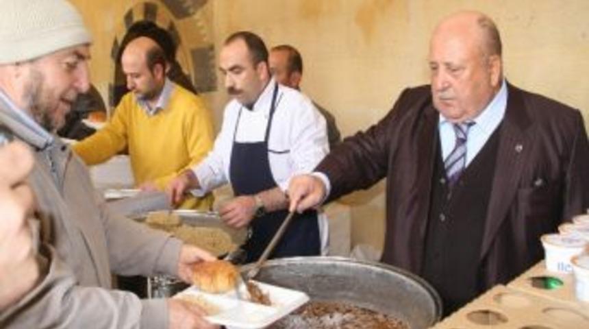 Hayırsever İşadamı Kutlu Doğum Haftası'nda Bin 500 Kişiye Yemek Dağıttı