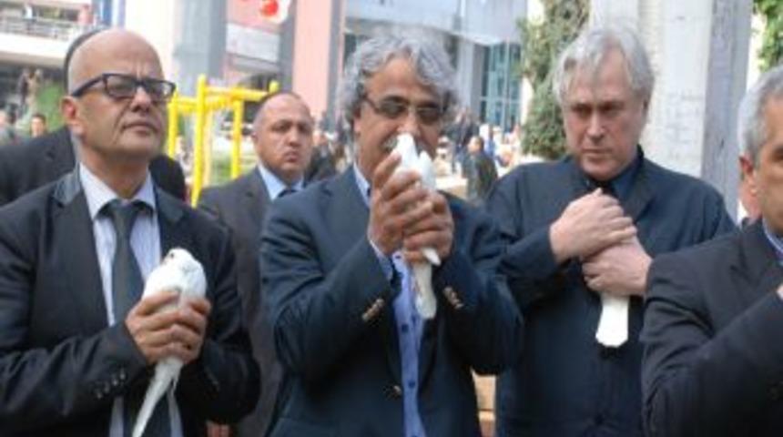 Akil İnsanlar, Barış I&ccedil;in G&uuml;vercin U&ccedil;urdu