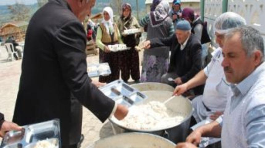 Pazarlar&rsquo;da 3 Bin Kişiye Kutlu Doğum Pilavı