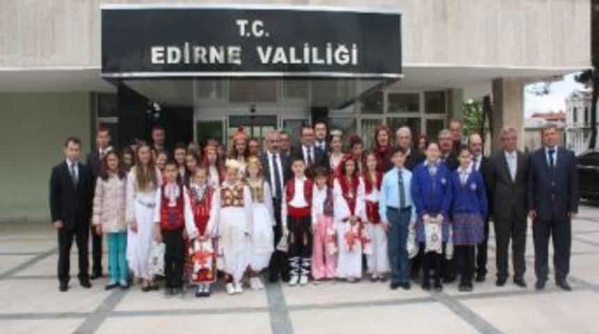 Balkanlardan Gelen &Ouml;ğrenciler, Vali Duruer&rsquo;i Ziyaret Etti