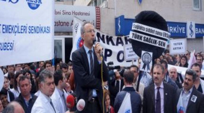 Doktorlar, Şiddete Karşı Iş Bırakma Eylemi Yaptı