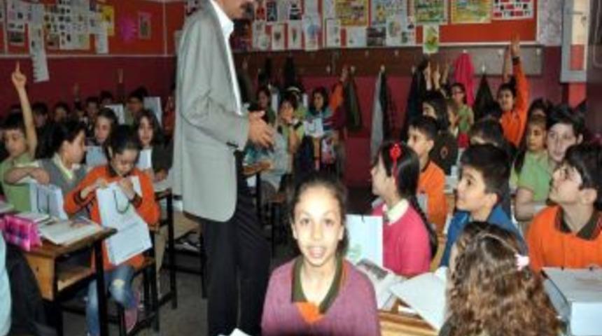 Kurbanoğlu, &Ouml;ğrencilere Yerel Y&ouml;netim Dersi Verdi