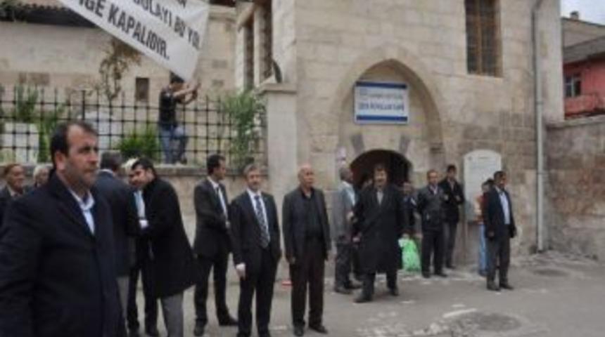 Şahinbey Belediyesi Şıh Cami Ve Şıh Hamamı'nın Etrafını A&ccedil;ıyor