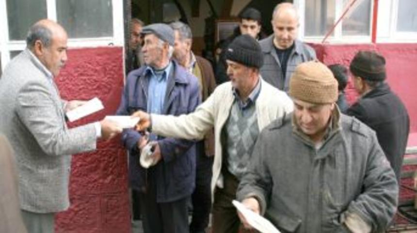 B&uuml;y&uuml;keceli Belediyesi Kutlu Doğum Nedeniyle Kitap Dağıttı