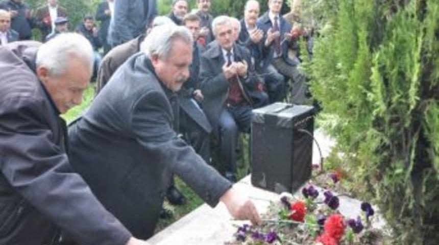 Osman Attila &Ouml;l&uuml;m&uuml;n 35. Yıl D&ouml;n&uuml;m&uuml;nde Memleketi Afyonkarahisar&rsquo;da Anıldı