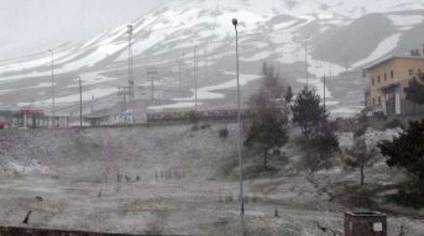 Erciyes&rsquo;e Ikinci Kez Kar Yağdı