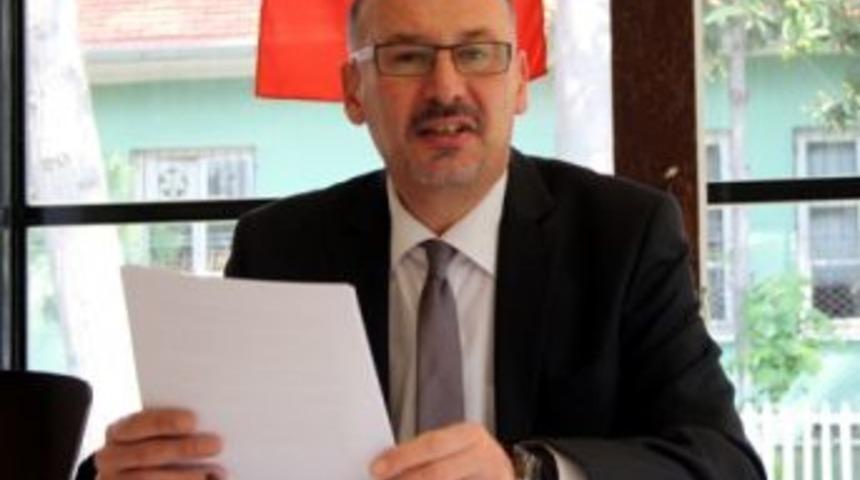 Kınama cezası alan Kanat, Ak Parti'den istifa etti