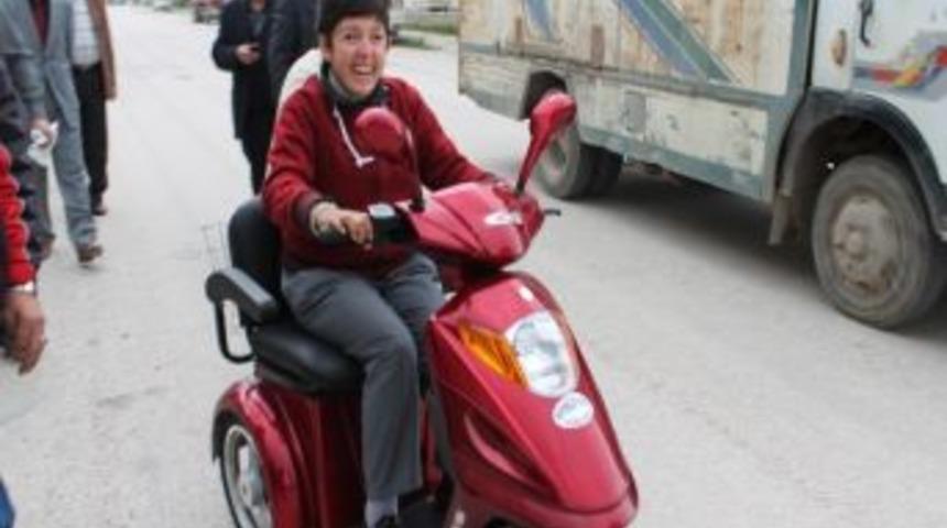 Mutluluğu Gözlerinden Okundu