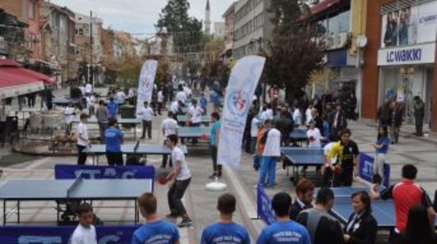 Tenis&ccedil;iler Yeteneklerini A&ccedil;ık Havada G&ouml;sterdi