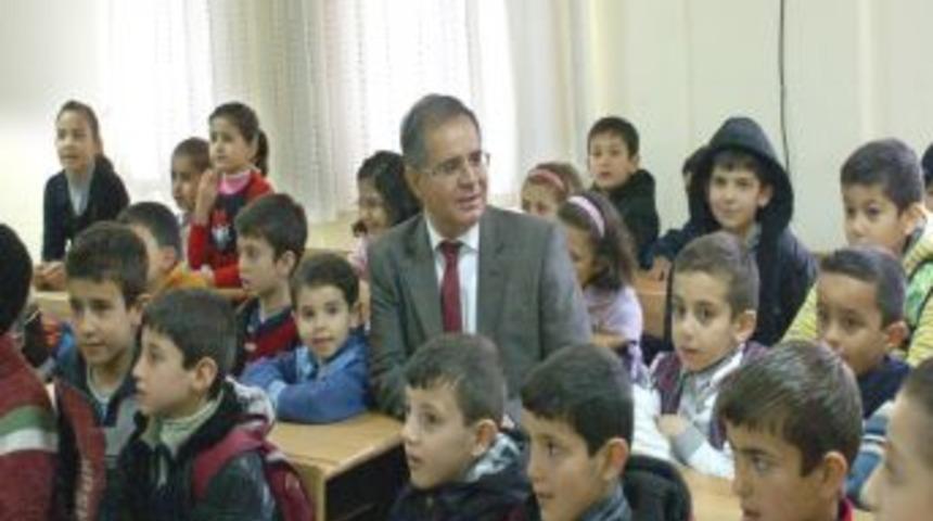 Kilis Valisi Tapsız, Suriyeli &Ouml;ğrencileri Ziyaret Etti