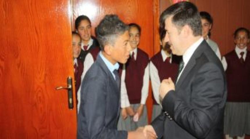 Goncalı Ortaokulu &Ouml;ğrencilerinden Ağrı Milli Eğitim M&uuml;d&uuml;r&uuml; Başak&rsquo;a Ziyaret