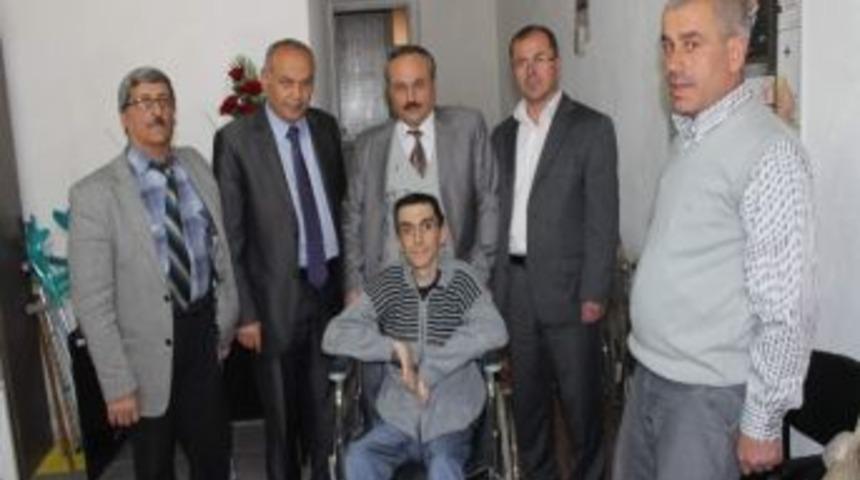 Ak Parti Beyşehir İl&ccedil;e Teşkilatı&rsquo;ndan İki Gence Engelli Aracı