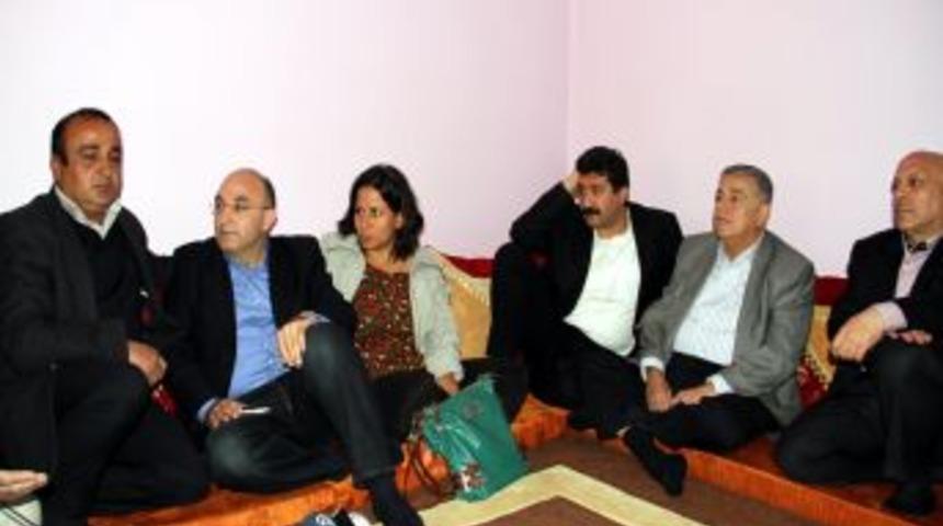 Vanlılar: Kılı&ccedil;daroğlu Ve Bah&ccedil;eli Barış S&uuml;recine K&ouml;stek Olmasın