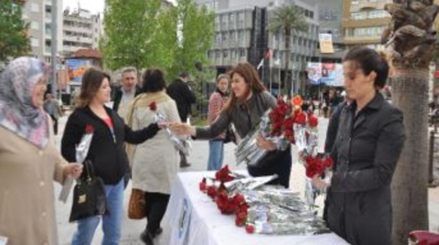 Nazilli Belediyesi Kutlu Doğum Haftası Nedeniyle G&uuml;l Dağıttı