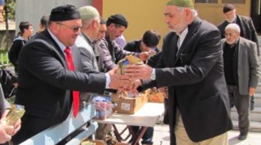 &Ccedil;orum Mevlana Camii'nden Kutlu Doğum İkramı