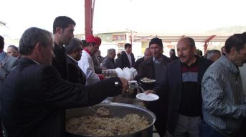 Şefaatli M&uuml;ft&uuml;l&uuml;ğ&uuml; 2 Bin Kişiye Etli Pilav Dağıttı
