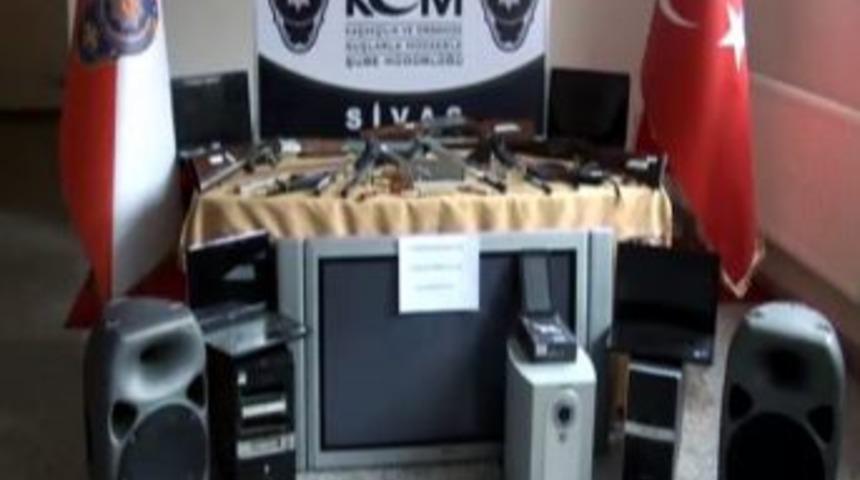 Sivas Ve Kocaeli&rsquo;nde Organize Su&ccedil; &Ouml;rg&uuml;t&uuml; Operasyonu