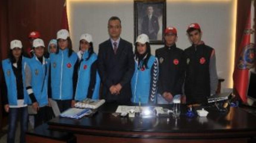 &Ccedil;anakkale&rsquo;yi Gezen &Ouml;ğrenciler G&ouml;z Yaşlarını Tutamadı