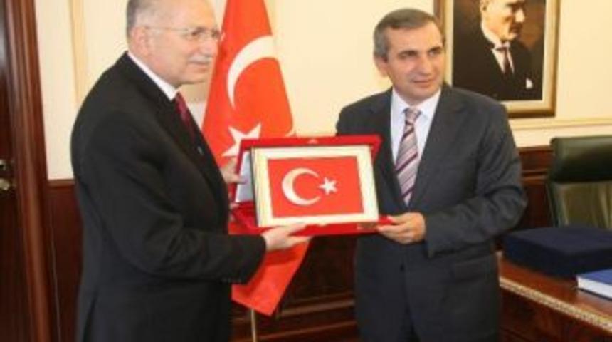 İslam İşbirliği Teşkilatı Genel Serkeretri İhsanoğlu Yozgat&rsquo;a Geldi