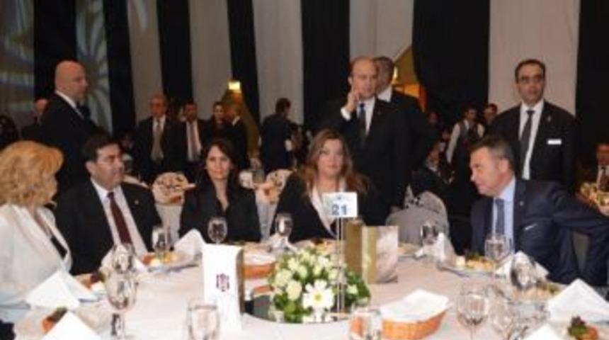 İzmir'de Siyah-beyaz Gece