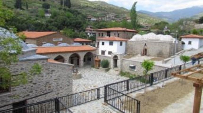 Birgi&rsquo;de Sokak Sağlıklaştırma &Ccedil;alışmaları Devam Ediyor