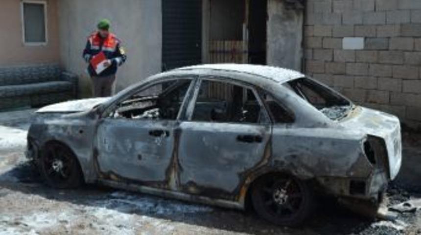 Park Halındeki Otomobil Yandı.