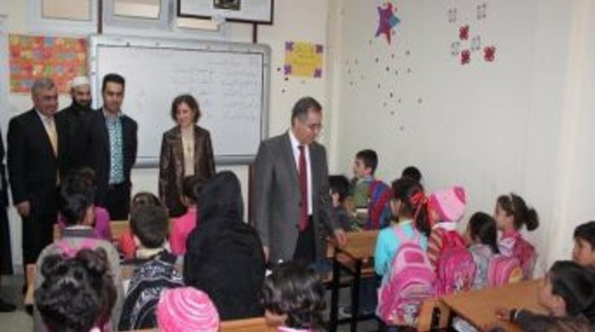 Kilis Valisi Tapsız, Suriyeli &Ouml;ğrencileri Ziyaret Etti
