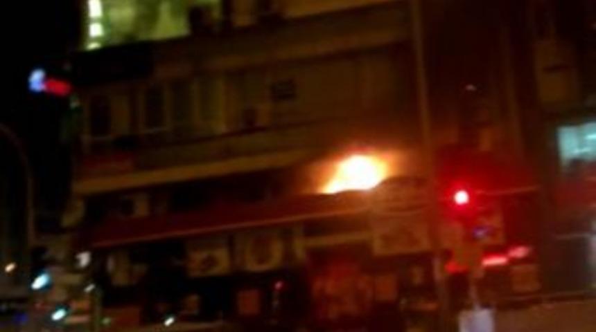 Kuruyemiş D&uuml;kkanında Yangın