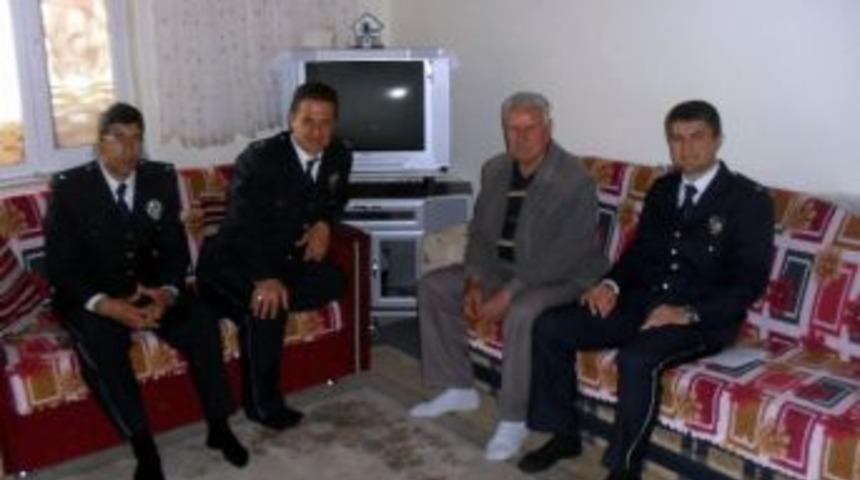 Gemerek Emniyet Personeli Şehit Ailelerini Ziyaret Etti