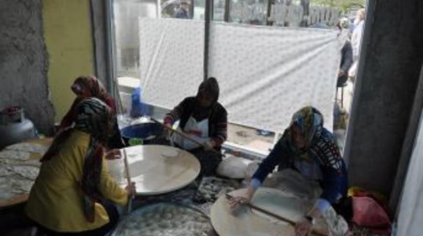 Bu kermeste &ouml;ğrenciler hamur a&ccedil;tı