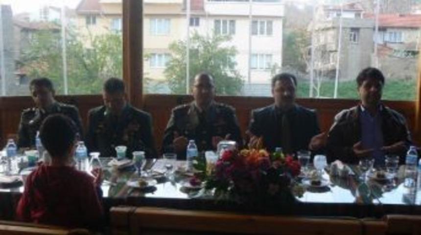 Boz&uuml;y&uuml;k M&uuml;ft&uuml;l&uuml;ğ&uuml; Şehit Ve Gazi Ailelerine Yemek Verdi