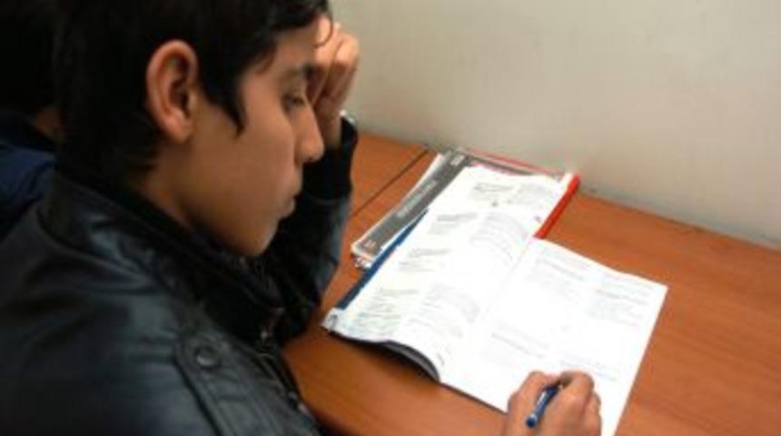 Diyarbakır'da Okula Gitmeyen Öğrenciler Tespit Edilip Okulla Buluşturuluyor