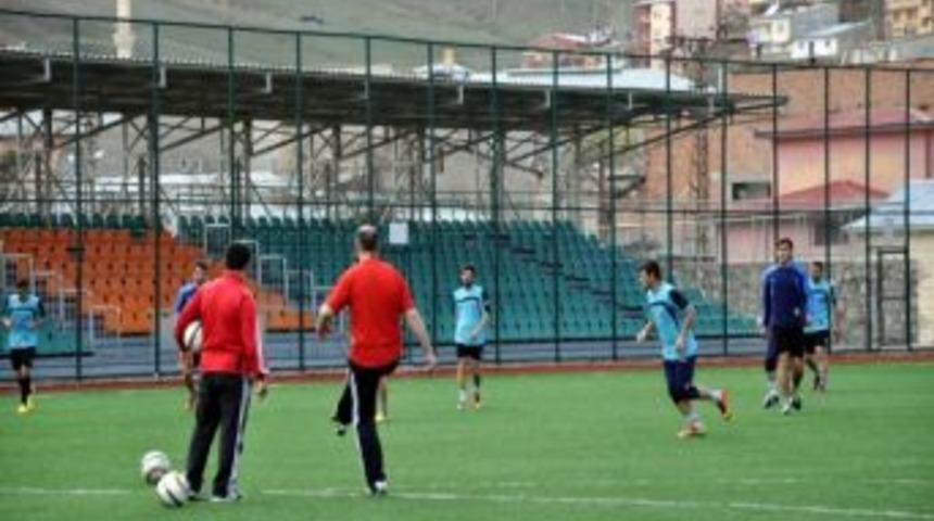 Bayburt Grup &Ouml;zel İdareden D&uuml;zyurt Spor&rsquo;a Tatlı Karşılama