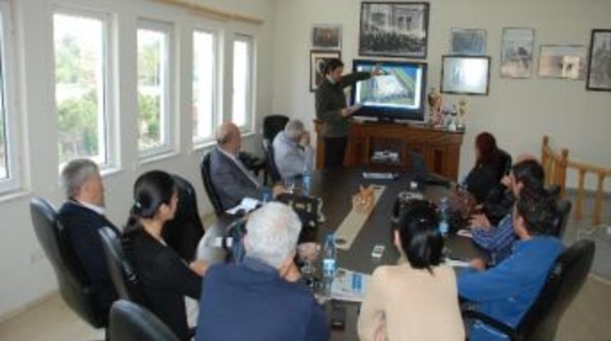 Didim&rsquo;de Gazetecilere Kent Meydanının Yapısı Anlatıldı