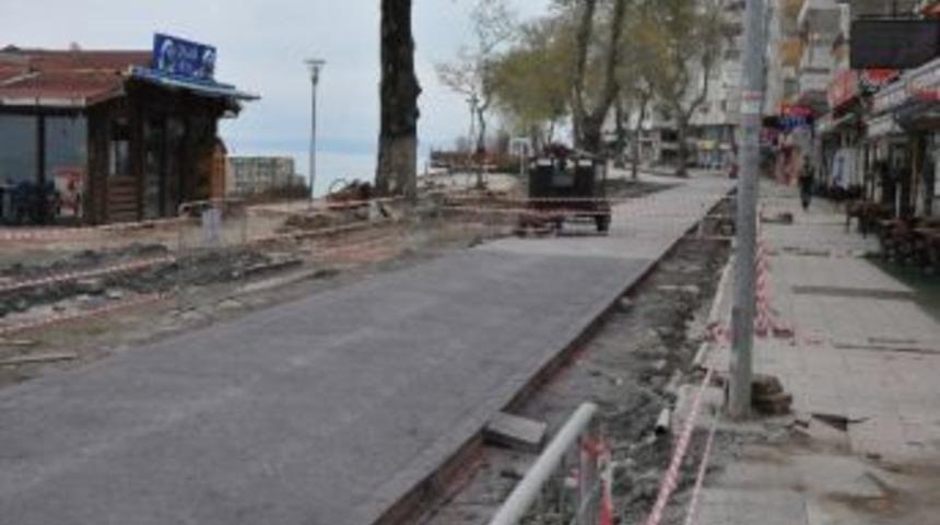 &Ccedil;ınar Caddesinde Baskı Beton &Ccedil;alışmaları S&uuml;r&uuml;yor