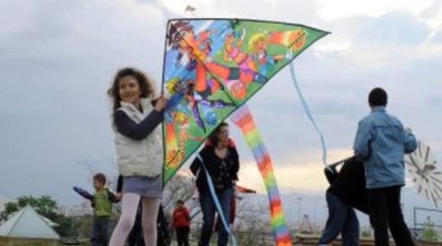 23 Nisanda &Ccedil;ocuklara 4 Bin U&ccedil;urtma Dağıtılacak