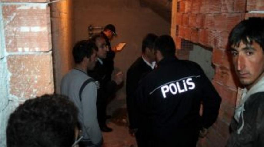 D&ouml;rd&uuml;nc&uuml; Kattan Asans&ouml;r Boşluğuna D&uuml;şen İnşaat Bek&ccedil;isi Yaralandı