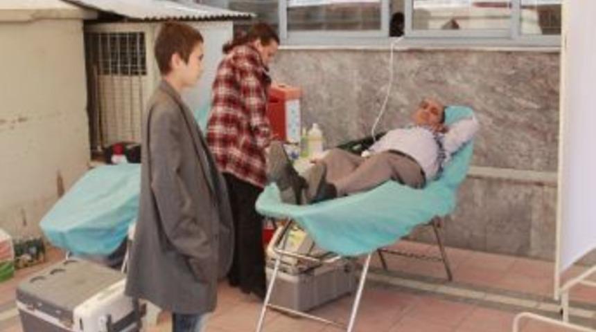 Sel&ccedil;uk'ta Lokma D&ouml;kt&uuml;r&uuml;ld&uuml; Ve Kan Bağışı Kampanyası D&uuml;zenlendi