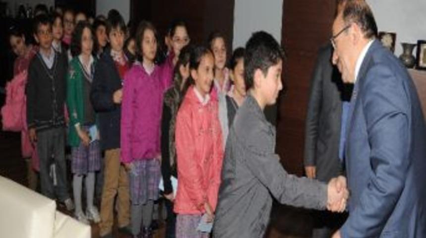 Başkan G&uuml;mr&uuml;k&ccedil;&uuml;oğlu Minik &Ouml;ğrencilerle Buluştu