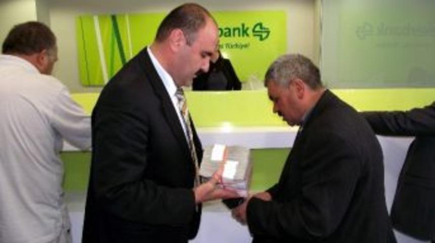 Pancar Paraları &Ccedil;ift&ccedil;inin Y&uuml;z&uuml;n&uuml; G&uuml;ld&uuml;rd&uuml;