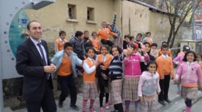 Vartolu &Ouml;ğrencilerden Eski &Ouml;ğretmenlerine Mektuplu Davet