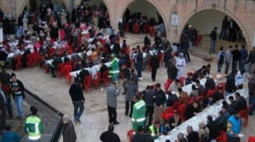 'kutlu Doğum Haftası' Dolayısıyla 20 Bin Kişilik 'tirit' Ziyafeti