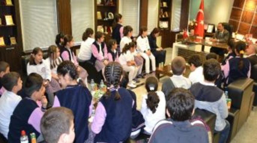 &Ouml;ğrenciler Belediyeyi Ziyaret Etti