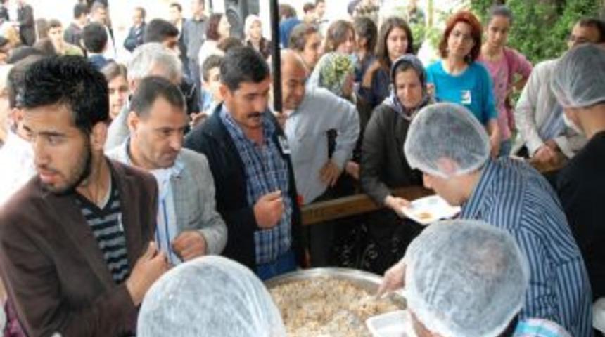 Şanlıurfalı &Ouml;ğrencilerden &Uuml;&ccedil; Dilde Kutlu Doğum Konseri Verdi