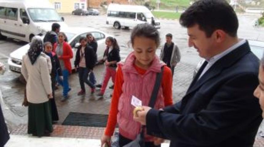 Umre Ve Araba &Ouml;d&uuml;l&uuml; Siyer Yarışmasının Ilki Bug&uuml;n Yapıldı